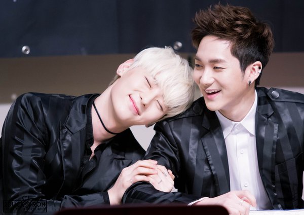 CeL1OD-XIAETXwx.jpg:large