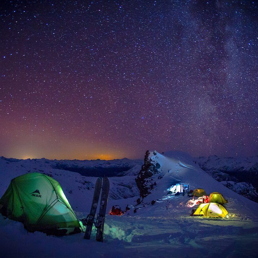 TWSNOW's tweet image. Photographer @andrew_miller captures a clear night sky while the @jonessnowboards crew cam… instagram.com/p/BDRYjL2wPWH/
