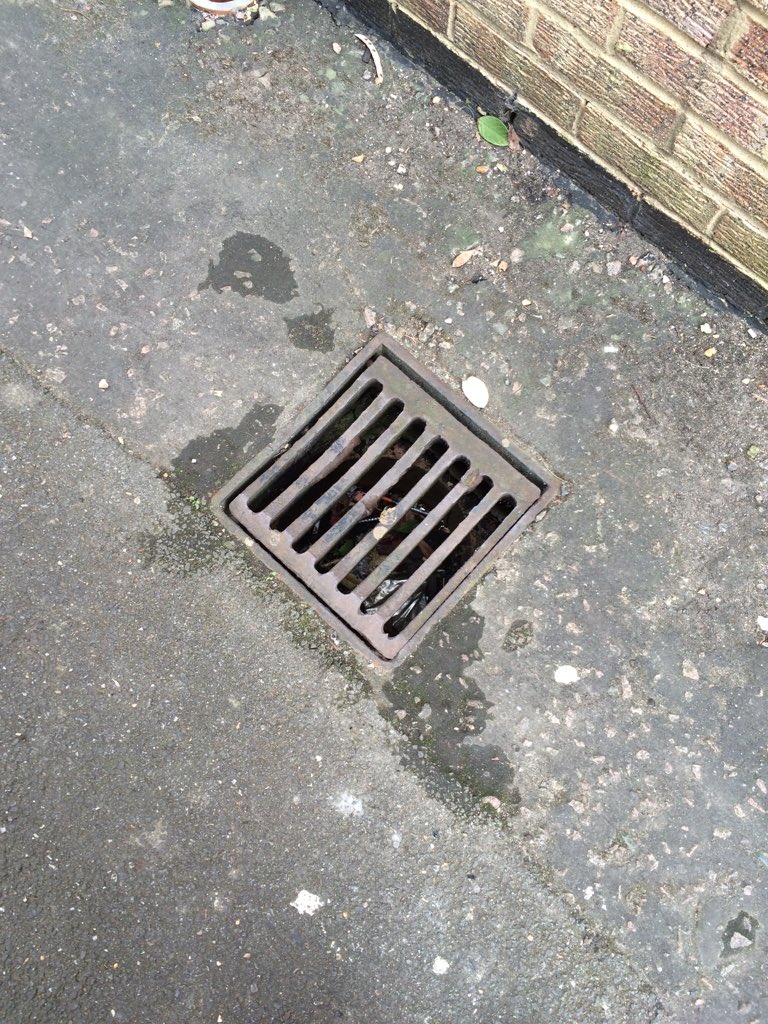 Phbiohazard's tweet photo. These are the scenes pH biohazard deal with everyday. #needles #dangerouswork #drugusers #london https://t.co/x9CvW9AjDH