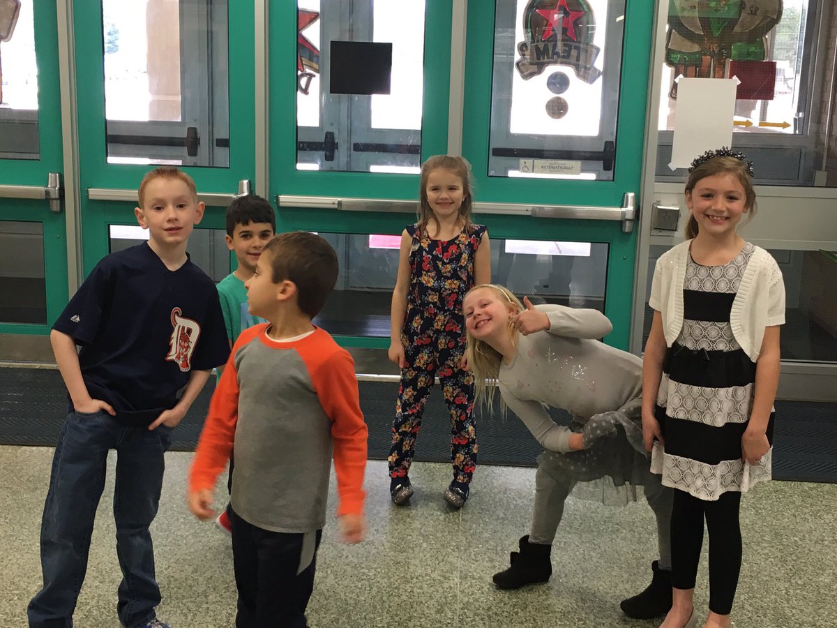 dheumann20's tweet photo. Erie Greeter Leaders #TLIMERIE #standmi #tlim https://t.co/xjJAplumm2