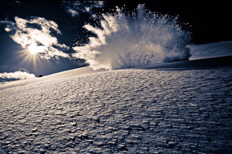 freshpowteam's tweet photo. #FreshPow Approved! ✔
Dreaming of some freshies!
#snowboarding
🏂- Markus Keller 
🌎- Switzerland
📸- Lorenz Holder https://t.co/AuRkujo93p