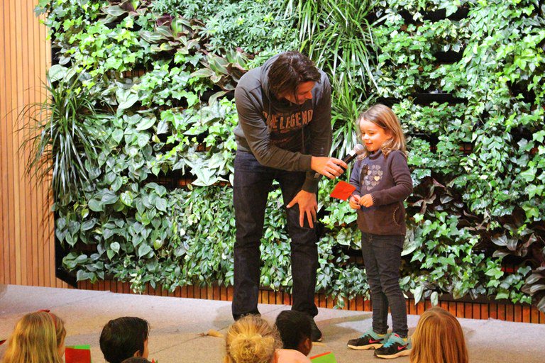 Door crowdfunding kon deze Nederlandse school twee groengevels laten installeren - leuk! 
intogreen.nl/nl/themas/onde…