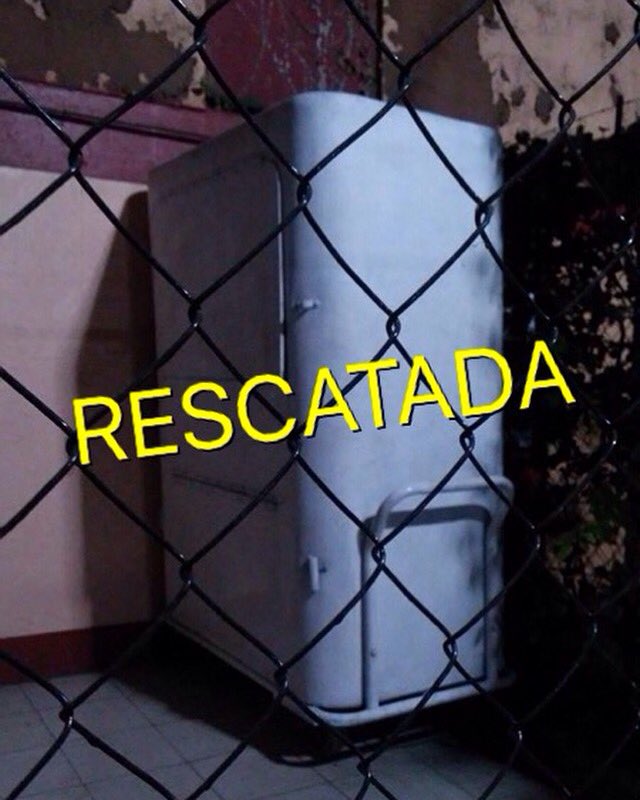 MundoPatitas's tweet photo. Vídeo reseña del rescate de un perro q permanecía encerrado en un puesto de lamina de comida https://t.co/yoXUsteNuW https://t.co/3jdYLtpEL4