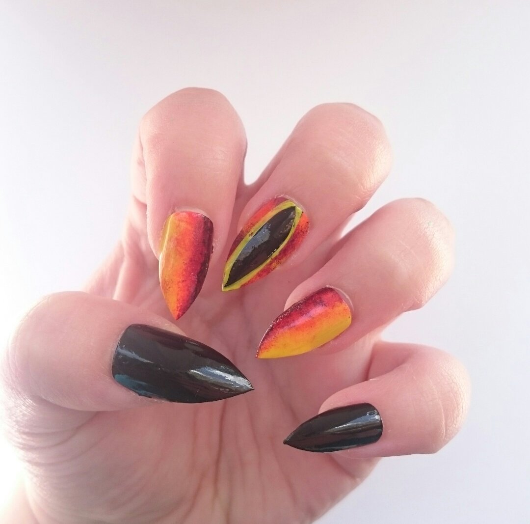 nnails14's tweet photo. Lord of the Rings nails 😍 These are some of my absolute favourite and are available in ANY shape/finish you like 💅 https://t.co/2h9QqlNYa3