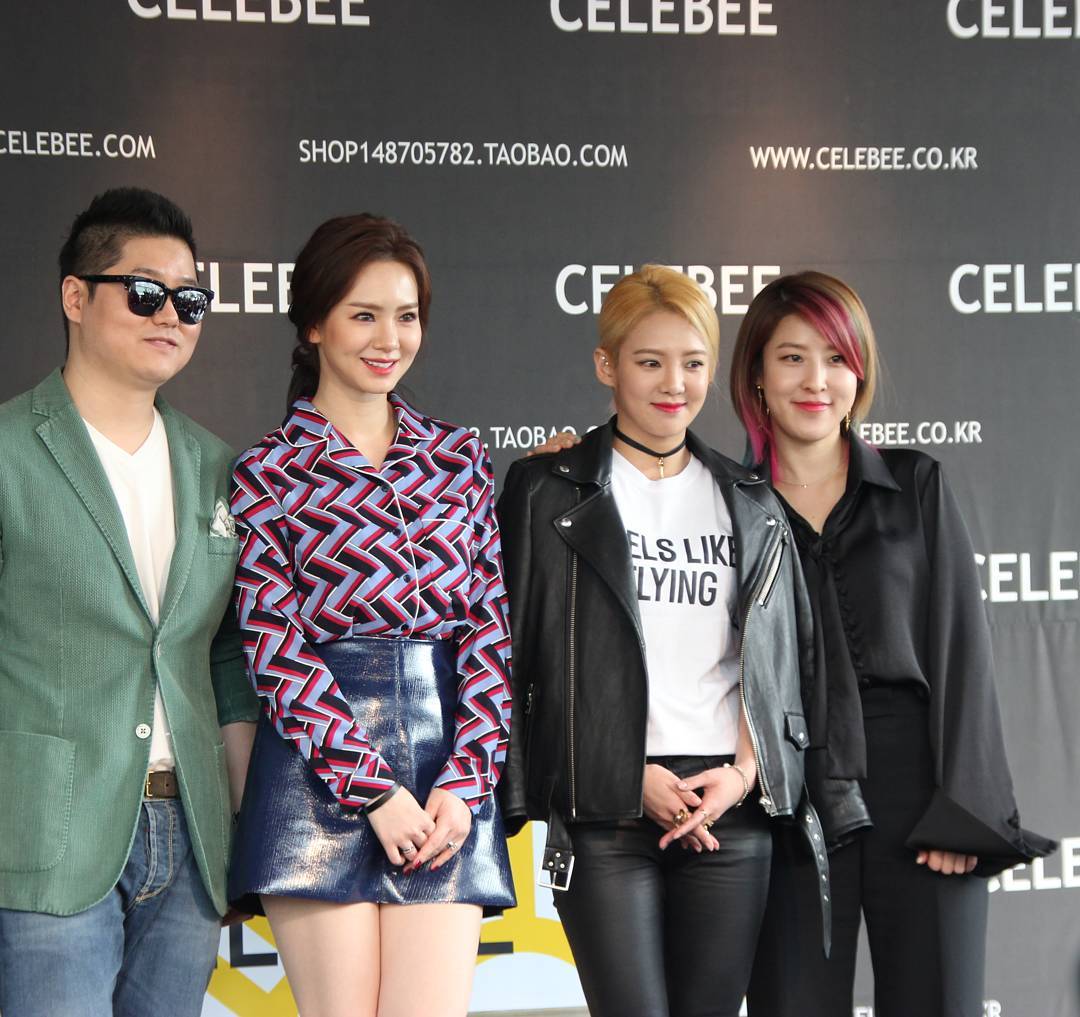 Some_One13's tweet photo. #CELEBEE X #QIWEI 콜라보레이션 파티
#소녀시대 #효연 #hyoyeon
https://t.co/YKKQ3yheLu https://t.co/VQ6HltqX2H