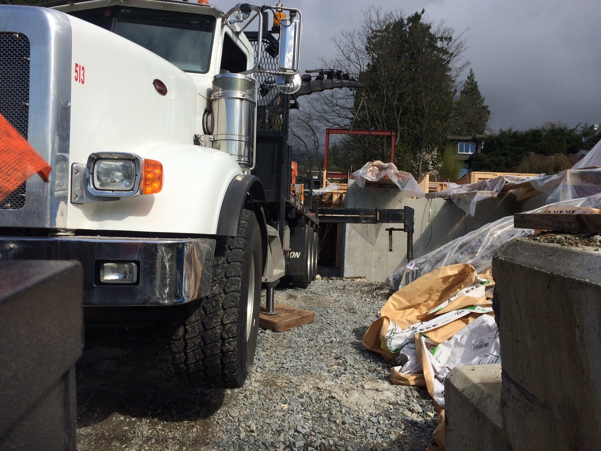 RickGauthier2's tweet photo. @StandardTC On site steel work. #heavylift #puremetal #hiab422 #bigsticklol https://t.co/AeEtICRGDH