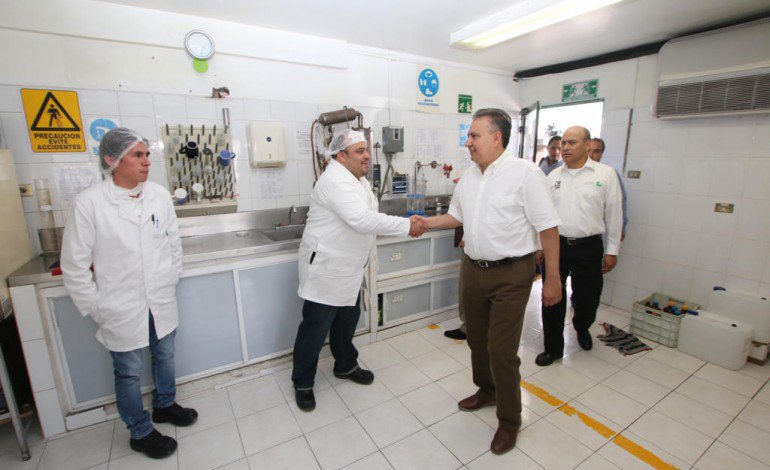 LecheBienestar's tweet photo. #SabiasQue Liconsa firmará convenio con PROFECO para que se supervise y evalúe la calidad de nuestro producto https://t.co/XvWjvn0WGP