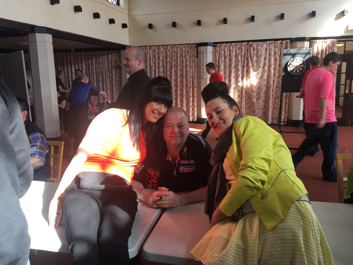 Brilliant day at the darts Sunday! Paid for it Monday tho!!!!! <a href="/GaryAnderson180/">Gary Anderson</a> <a href="/MvG180/">Michael Van Gerwen</a> <a href="/Raybar180/">Raymond van Barneveld</a> 🎯🎯🎯