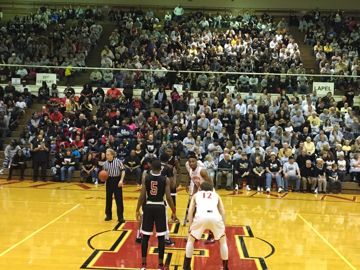 misstiff135's tweet photo. Finally Saturday a Liberty game I can walk to! Welcome to my 'hood lions! #lcsball https://t.co/eCqhemOQfS