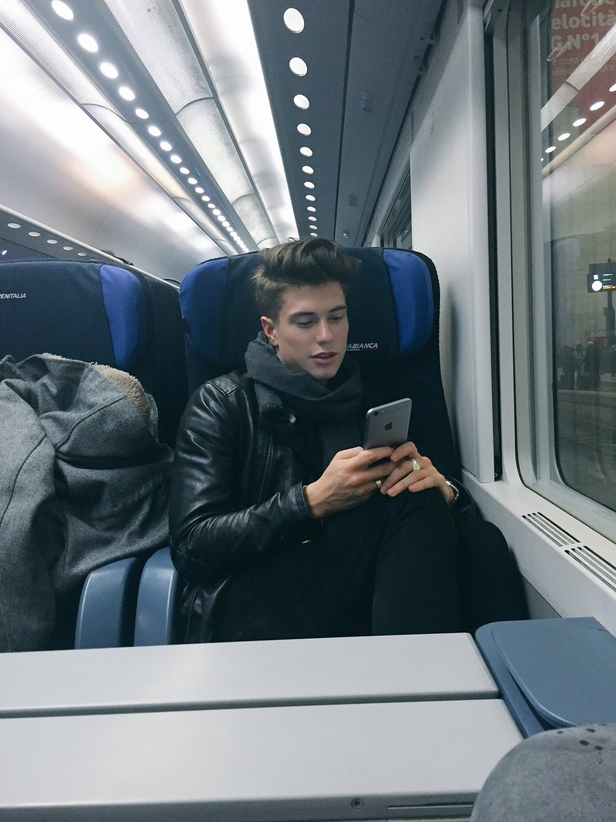 fedefederossi's tweet photo. Che asociale 💩 https://t.co/nX5WAh2f5m