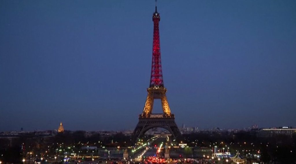 EglDll's tweet photo. Paris, 19h37. #PrayersForBrussels https://t.co/ZZE9m9ZV4y