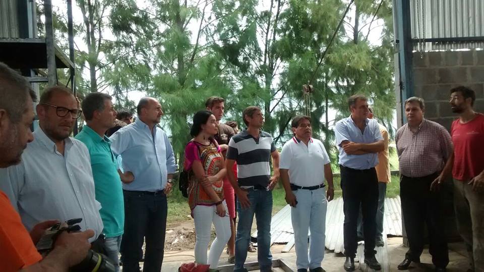 NataliaEnricoPS's tweet photo. Hoy el Gob. Lifschitz entrega $ 6 millones  a empresas del PAER de Rafaela afectadas por tormenta del 8/2.Compromiso https://t.co/wGtsPbjT67