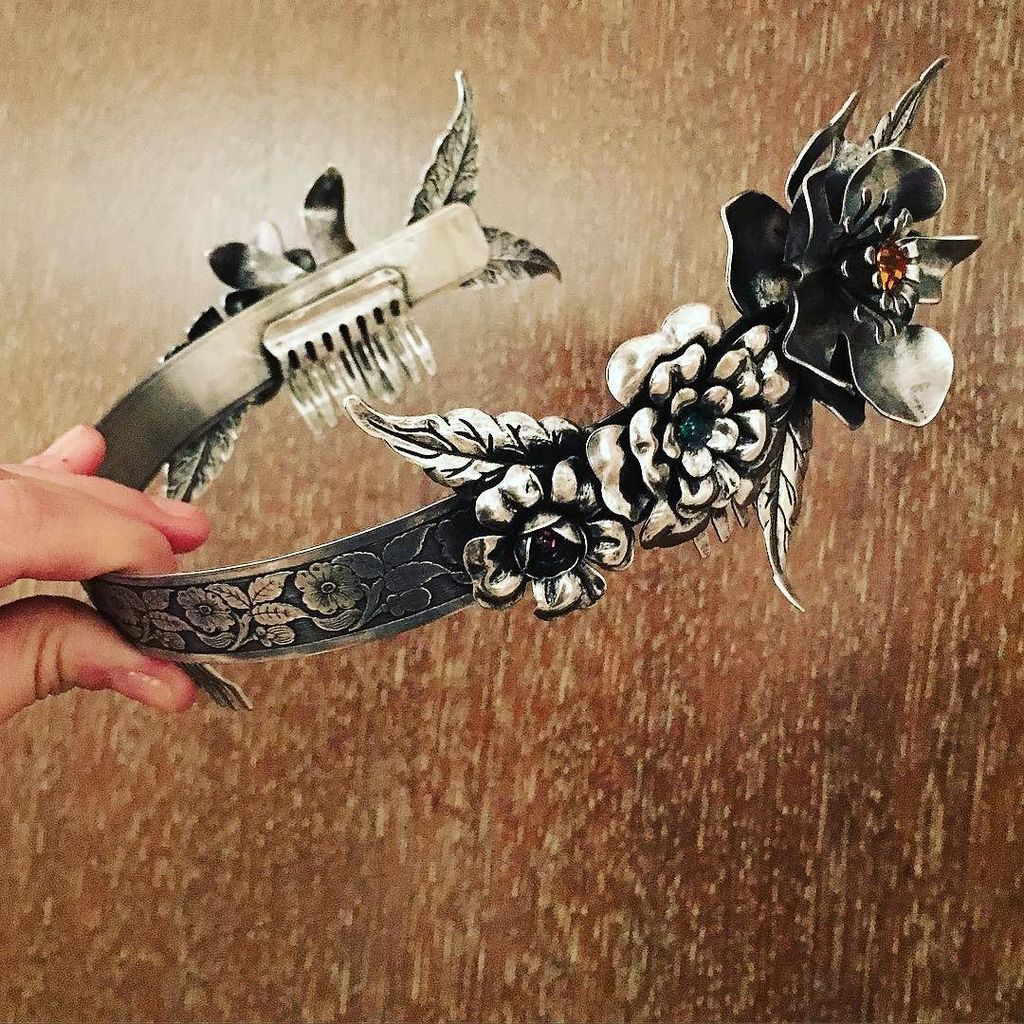 JohannahMasters's tweet photo. The ultimate #Pretty and #Tough #headpiece @rodarte #Fall2016 #bfpressday #musthave @nypfashion #poststyle #flowerm… https://t.co/sEpvURJRks