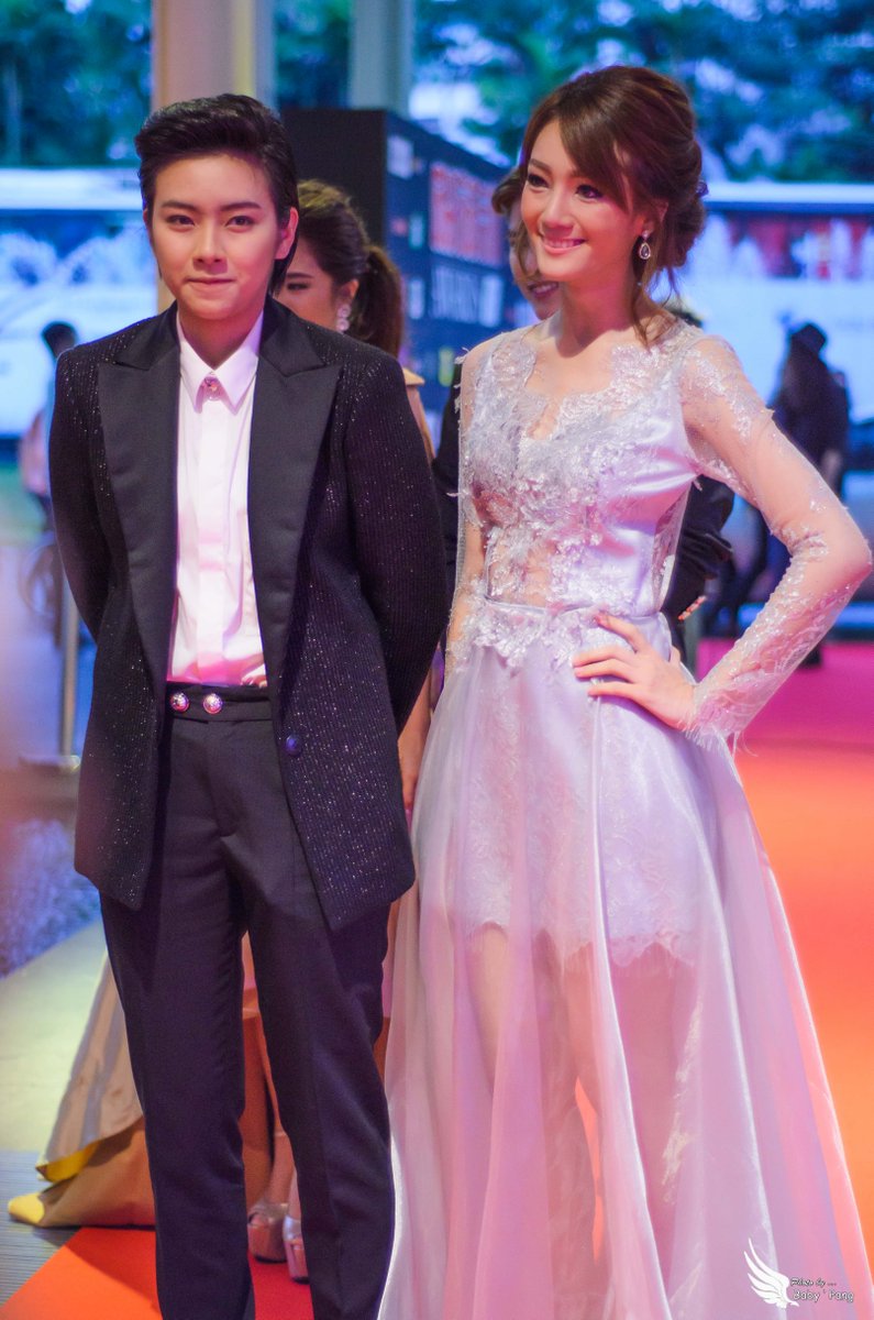 oSeasoNo's tweet photo. ยินดีด้วยอีกครั้งนะ กว่าจะมีวันนี้... 🎉 #นันหงหยก #yesorno2_5 #komchadluekawards13 https://t.co/VmLr0vDf5A