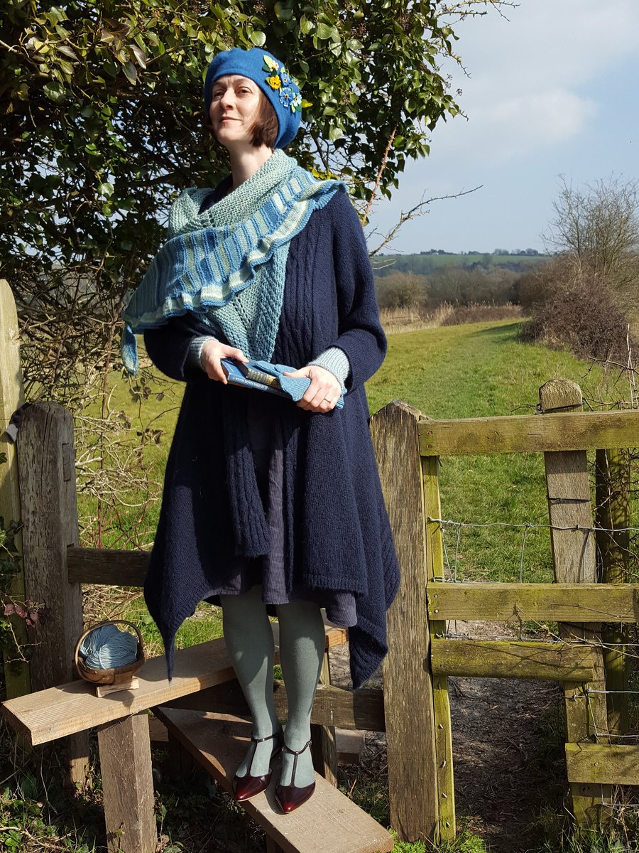 woollentide's tweet photo. Spent the afternoon on the #SouthDowns with @LynnGigibird & #wool & talking Euro-solidarity #ThinkGlobalKnitLocal https://t.co/qOVq5GIVXF