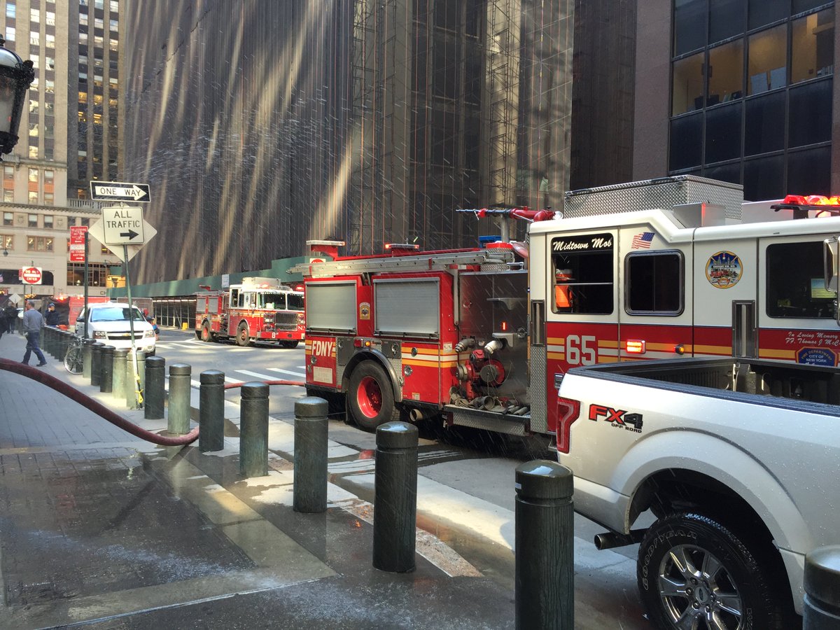 FDNY's tweet photo. #FDNY #Engine65 & #Engine8 on scene at Grand Central. Fire in ductwork of restaurant. No injuries. No GCT evacuation https://t.co/SgFicOaEAH