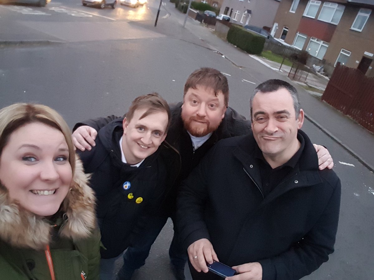 glasgowkel's tweet image. Tonights canvassing team in Cardonald.No rest for the wicked.let's do this. #7weekstogo #HumzaForPollok@HumzaYousaf