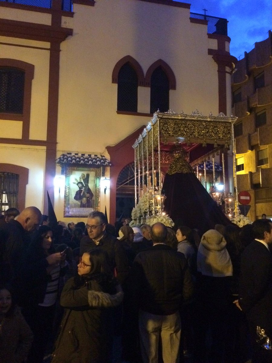 Llegamos a un lugar emblemático de la cuidad, el convento de las Hnas de la Cruz, turno de Solea dame la mano.