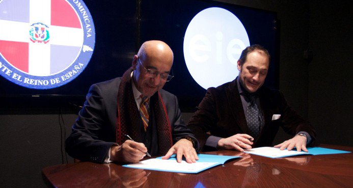 Embajada RD en España y el Instituto Europeo para el Emprendimiento firman acuerdo bit.ly/1MkYOm7