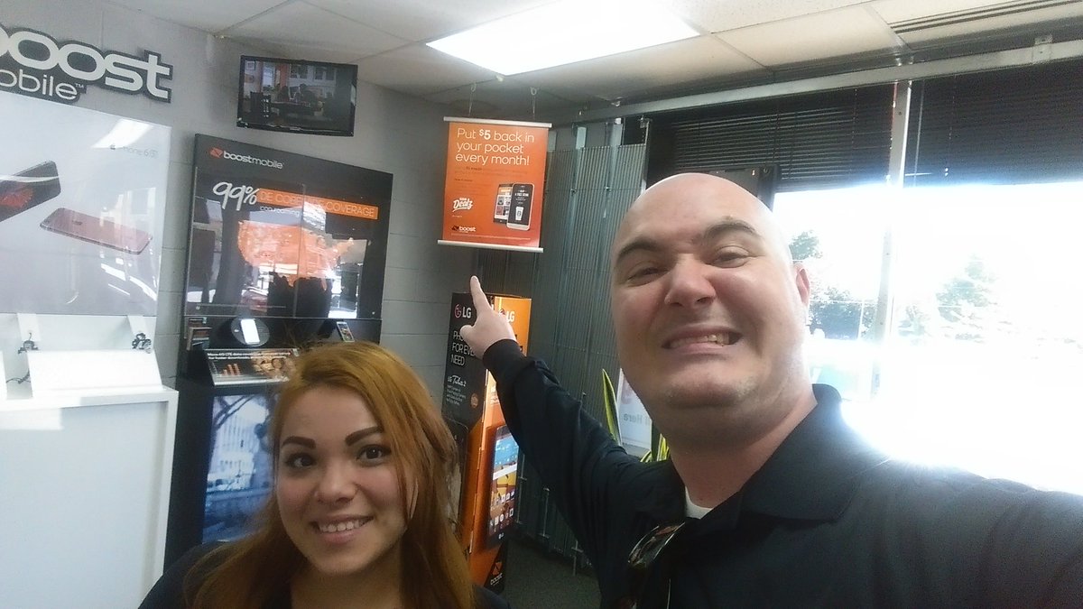 SteveAWI's tweet image. US Wireless Sharon Amity RD hookin people up with dealz.@awi_mike @jtdarden #boostdealz #AWIblitz @hindyleeder