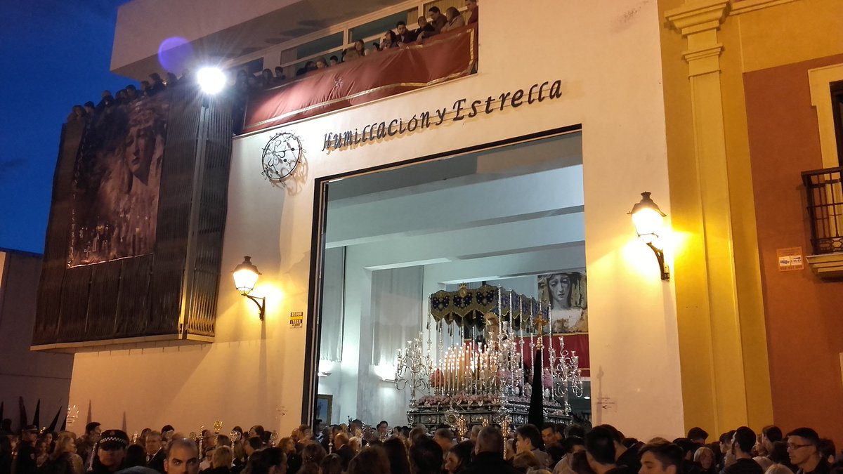 moraosalhgrande's tweet photo. Sale la Virgen de la Estrella  a sones de "Estrella del Perchel" @Banda_moraosALH @humillacionhmd @HdadEstrella https://t.co/oUOrqU0xqf