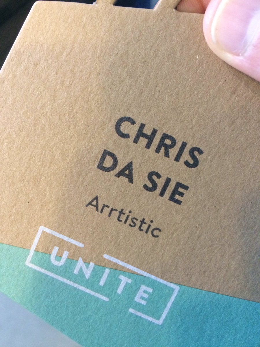 arrtistic's tweet photo. What else would you do waiting in line for food? https://t.co/8Nsob5SrtA