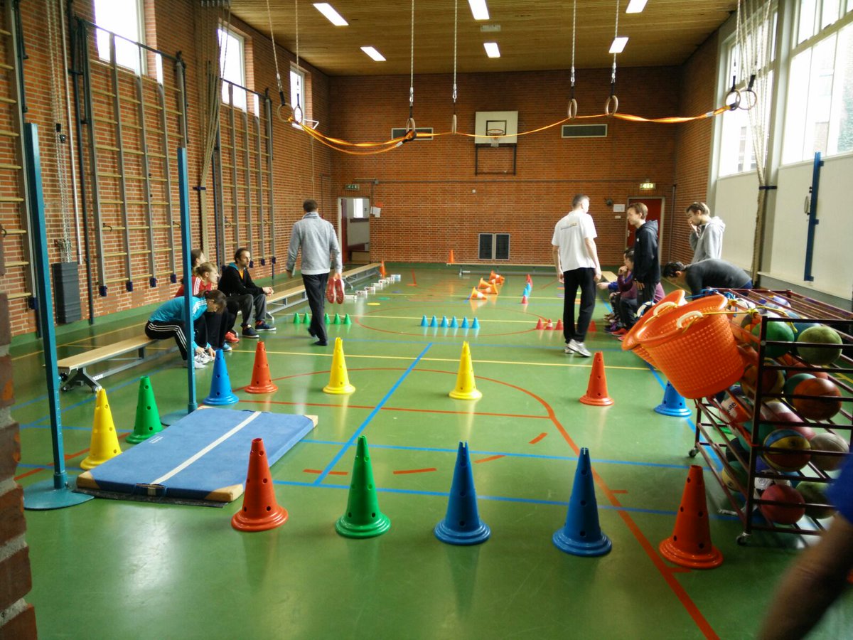 Inspirerende atletiek workshop gehad van <a href="/MarcelHooning/">InBeweging.nu</a> met de vakleerkrachten van <a href="/ZaanPrimair/">ZaanPrimair</a>
