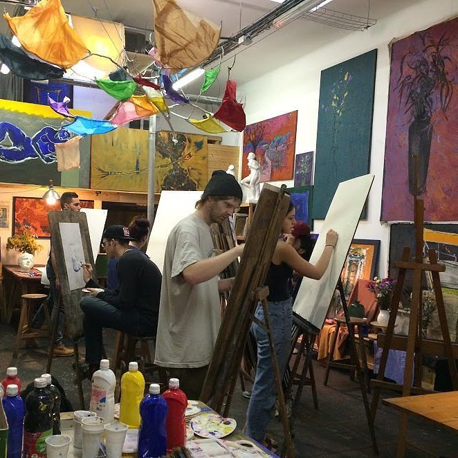 ArcadiaAbroad's tweet photo. Here's a peek inside the classroom of a Painting &amp; Drawing course in Barcelona! #StudyAbro… https://t.co/ZYmEgCMoXF https://t.co/YYT43CuGAe
