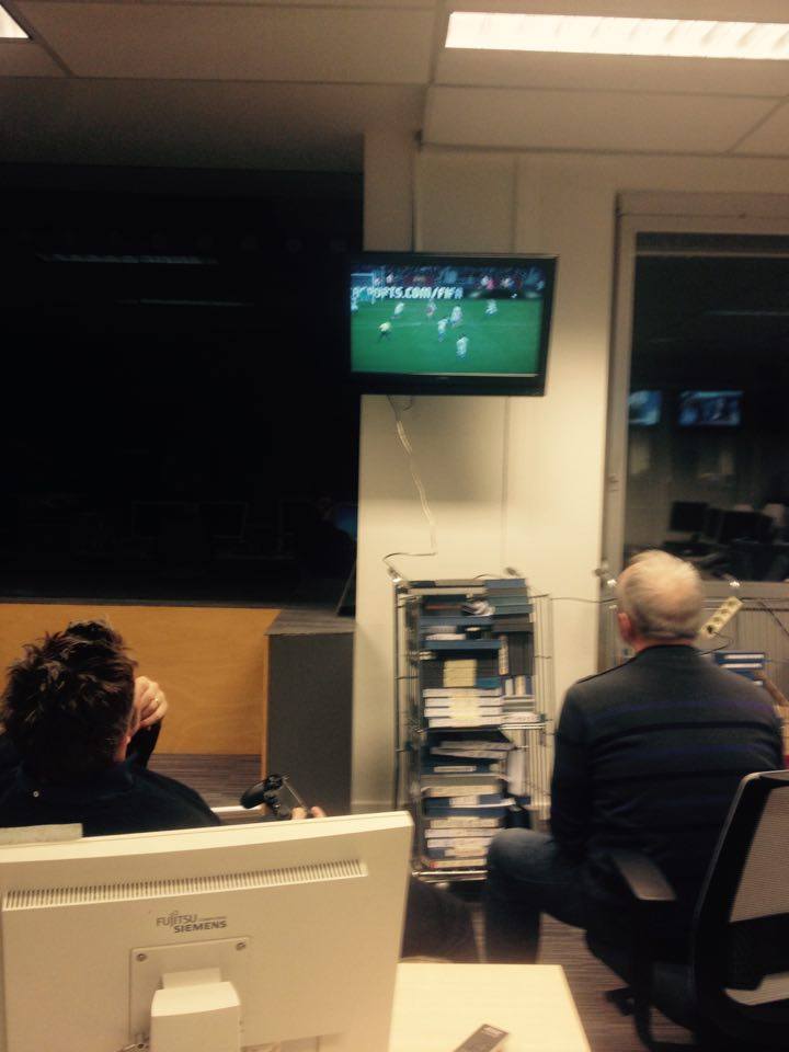 FIFA16RTBF's tweet photo. Ca s'��chauffe en rédaction pour la finale de @FIWC avec @benjadeceuninck @SillyManu et @_JulianOfficial https://t.co/DJLaqiFVdq