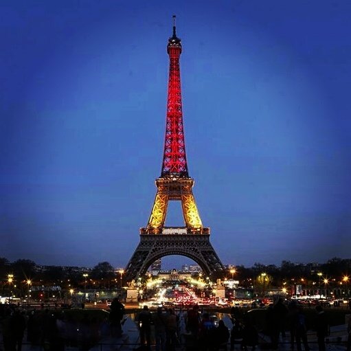 Paris_svp's tweet photo. Nous sommes unis/ We are together #BelgiqueParis #PrayForTheWorld https://t.co/WElYBGILHF