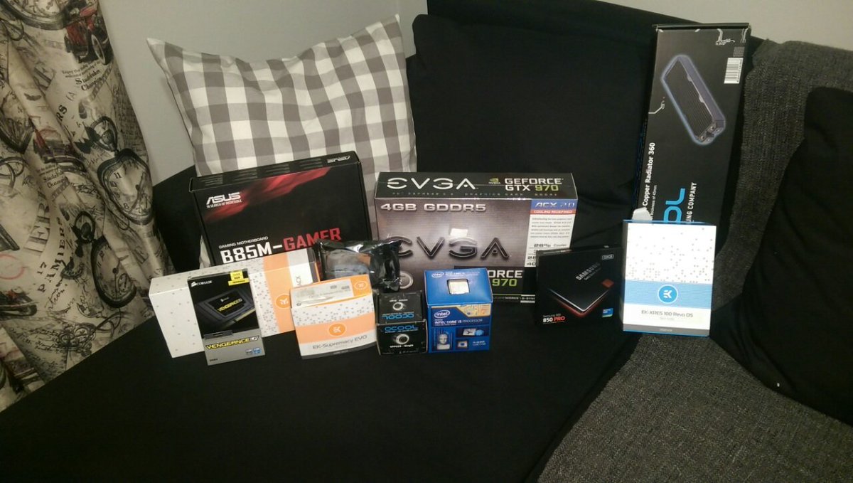Dig_computers's tweet image. Parts for our pc case!!!!!