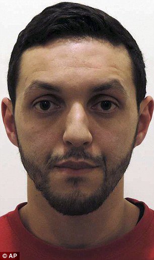DailyMail's tweet photo. Bombmaker who posed as migrant and attacked Paris is now chief suspect in #Brussels atrocity https://t.co/knJjg27uNp https://t.co/NUCO23oOZr