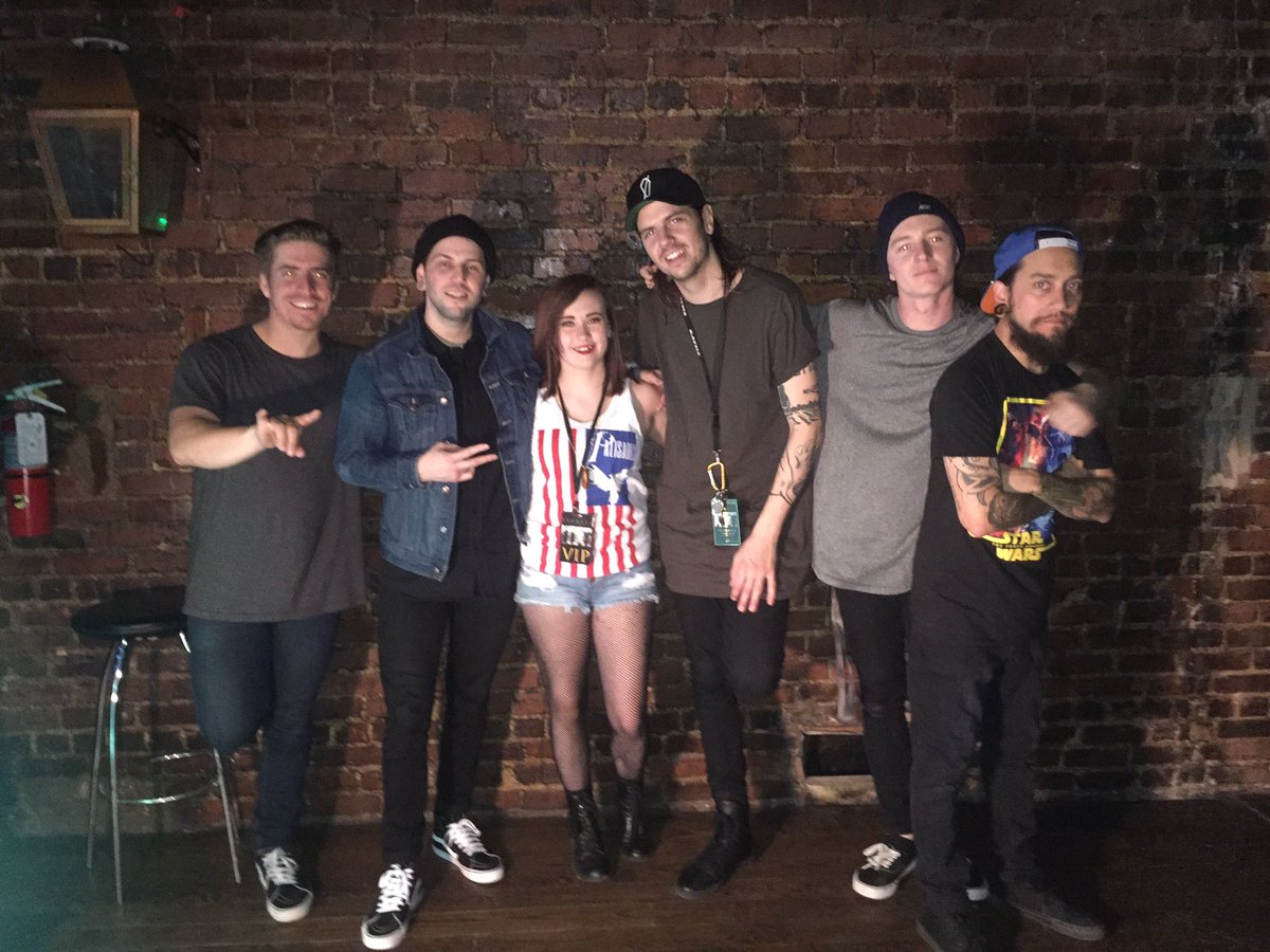 JoieTheGhost's tweet photo. The guy taking photos wasn't too good at it 😂 but 3/15/16 was an amazing night. 🔥 #etguhtour #etguh #secrets https://t.co/bQXTWiOIL0