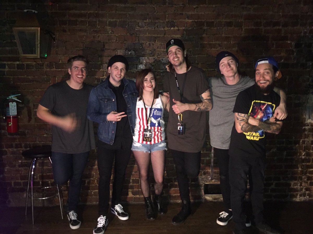 JoieTheGhost's tweet photo. The guy taking photos wasn't too good at it 😂 but 3/15/16 was an amazing night. 🔥 #etguhtour #etguh #secrets https://t.co/bQXTWiOIL0