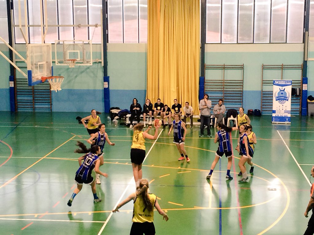 fem2000almeda's tweet photo. Partit de preparació a #caldesdemontbui vs @easo_sbt 54-93 @BasketAlmeda #forçaequip #amuntPaula https://t.co/qDcfi5JWGi