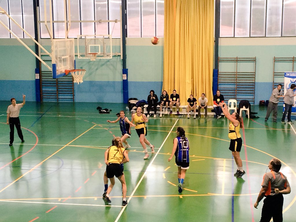 fem2000almeda's tweet photo. Partit de preparació a #caldesdemontbui vs @easo_sbt 54-93 @BasketAlmeda #forçaequip #amuntPaula https://t.co/qDcfi5JWGi