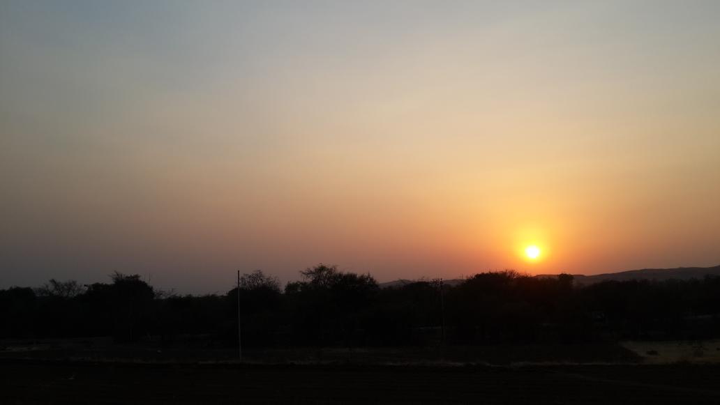 shetshubham's tweet photo. Train journeys are just awesome #IndianRailways #travel https://t.co/S0gj9SBsHg
