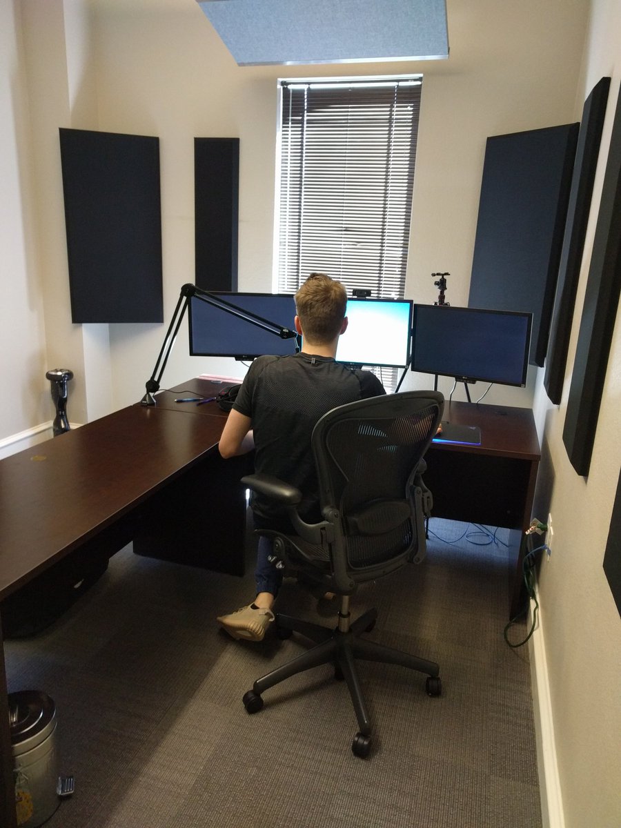 Preston's tweet image. We're back at it again here at the office!! First time back in a week! Let's make some videos :) 🔥