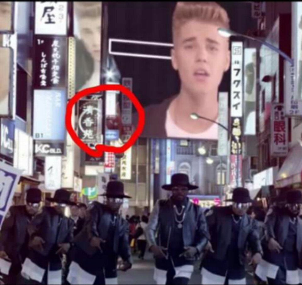 Bunu fark eden sadece ben miyim 😂😂😂 tam trolluk