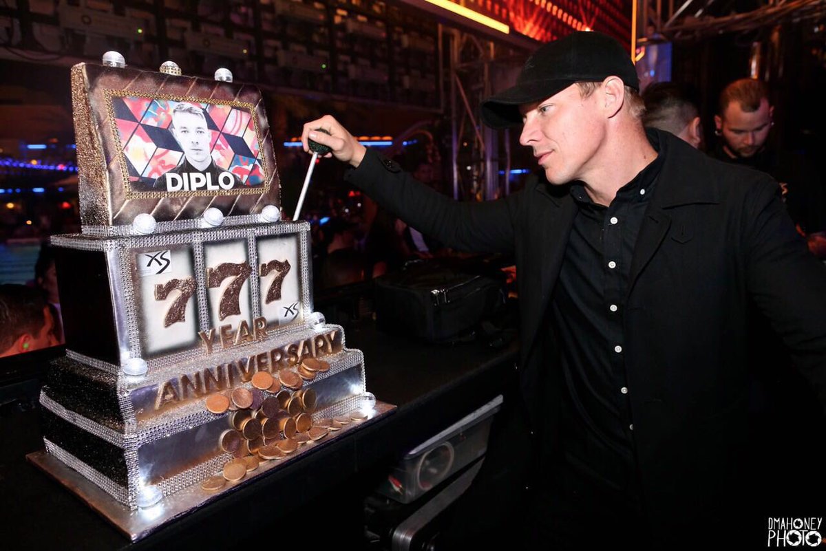 diplo's tweet photo. Maddecent Monday ❣ @XSlasvegas 7th anniversary https://t.co/TuIqrORoZU