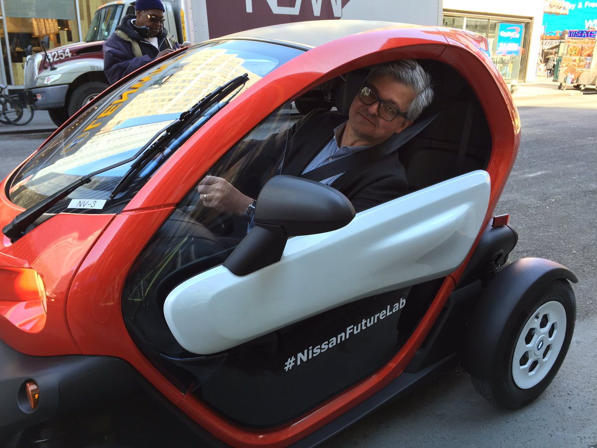 AM_Lassa's tweet photo. Lane-splitting Manhattan streets in @Nissan #NewMobilityConcept (aka @Groupe_Renault #Twizzy) ... https://t.co/TejPqNhSOw