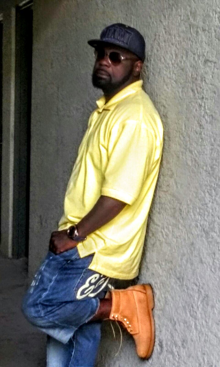 wigfall146's tweet photo. BigHankDaDopeman#La Familia RLMG #MiddleFingerGang #ImOnIg @BigHankDaDopeman &amp; YouTube @CareyWigfall #1Love #Salute https://t.co/dEyjZNL0DO