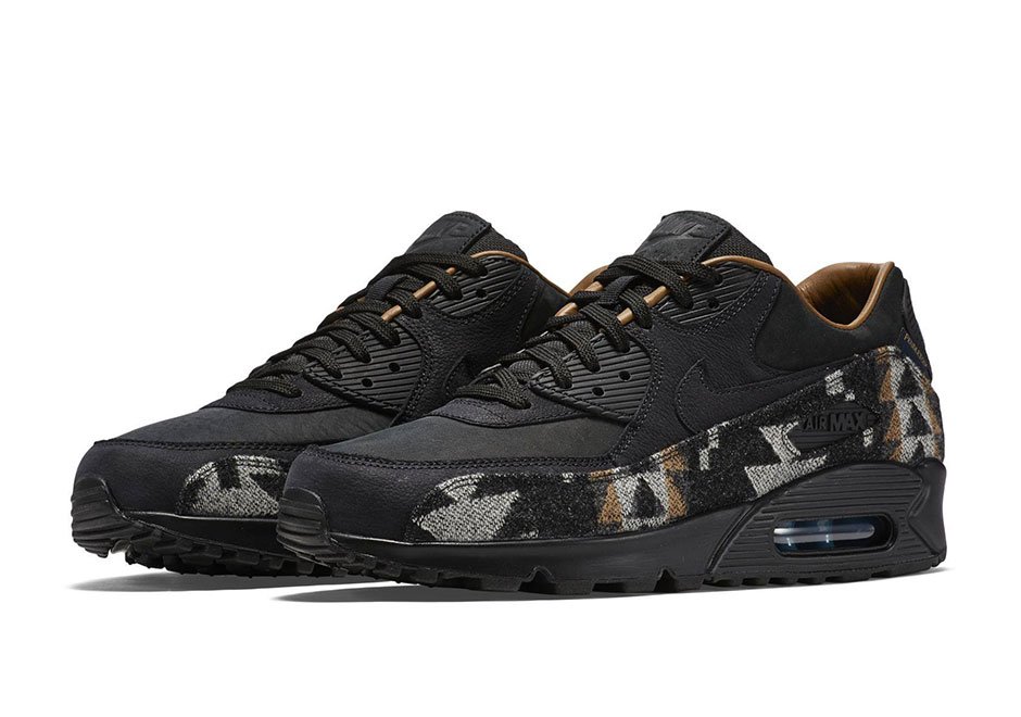SneakerNews's tweet photo. Pendleton material is no longer just for NIKEiD, as this Air Max 90 gets a retail release https://t.co/QfYKnbm0uQ https://t.co/tq2scuLDbm