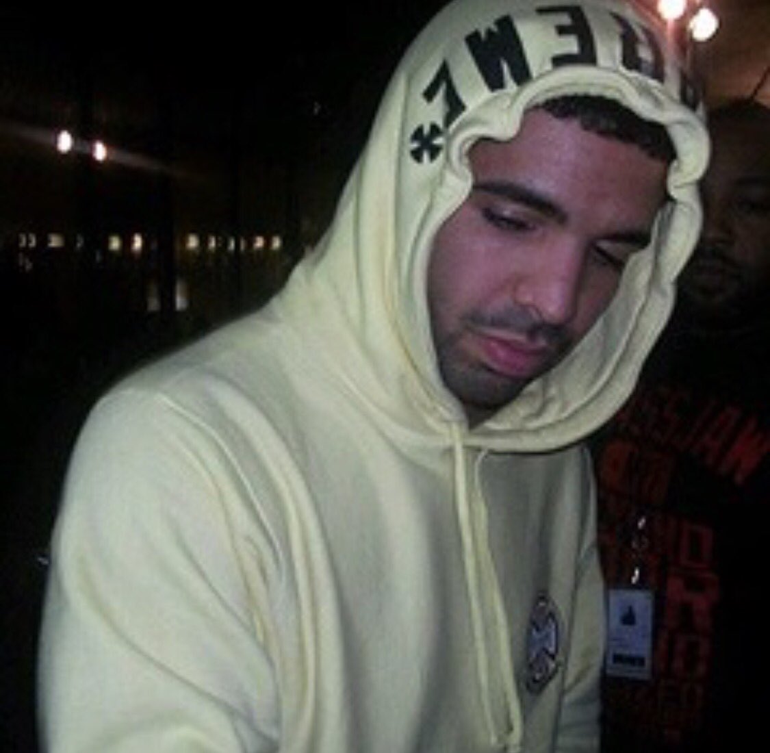 Hey I'm drake, give me some retweets?