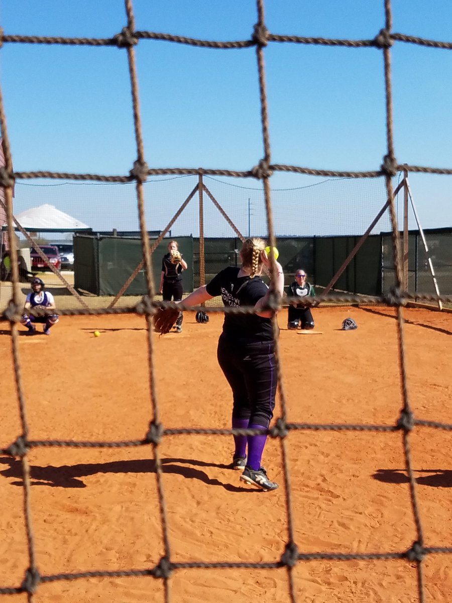 smcathletics's tweet photo. .@SMCSoftball prepping for its 5/7pm twinbill. Watch live stats and video at https://t.co/Kc7qzNz71k #tsgl2 #smcpks https://t.co/Zb7GSx073M