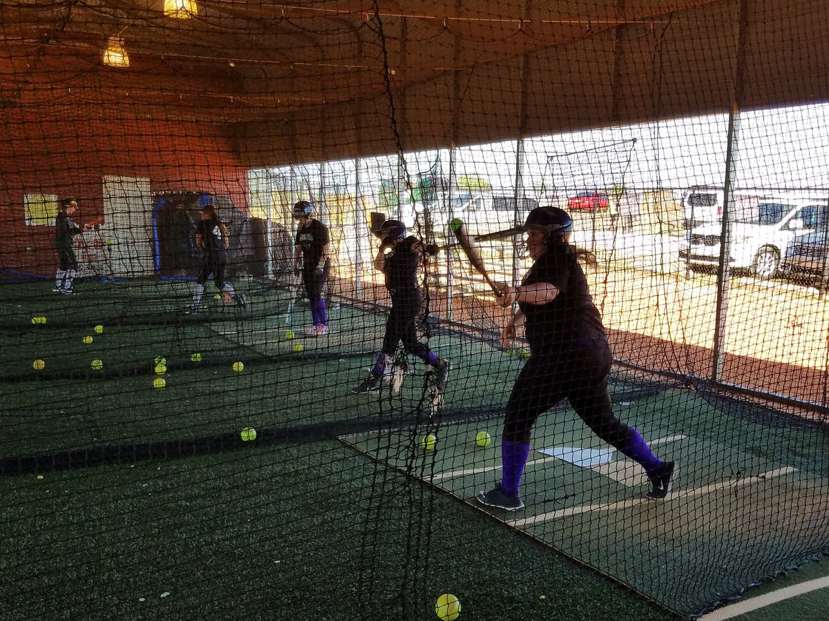smcathletics's tweet photo. .@SMCSoftball prepping for its 5/7pm twinbill. Watch live stats and video at https://t.co/Kc7qzNz71k #tsgl2 #smcpks https://t.co/Zb7GSx073M