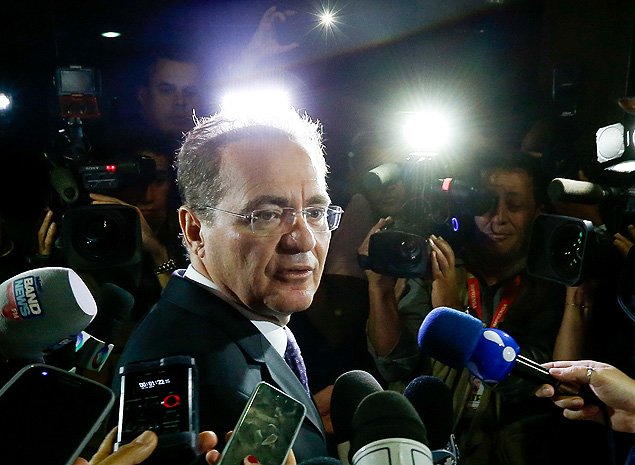 folha's tweet photo. Para Renan, se não houver crime de responsabilidade, 'não é impeachment' https://t.co/1r4p7RdCPF https://t.co/3nEkBVfHgq