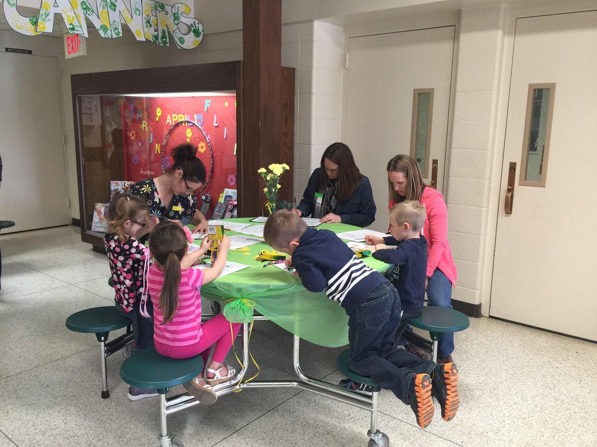 LadogaCanners's tweet photo. #KindergartenConnect is underway! #Canners #SMCSC @ParisKristin https://t.co/pQDS8LaOi4