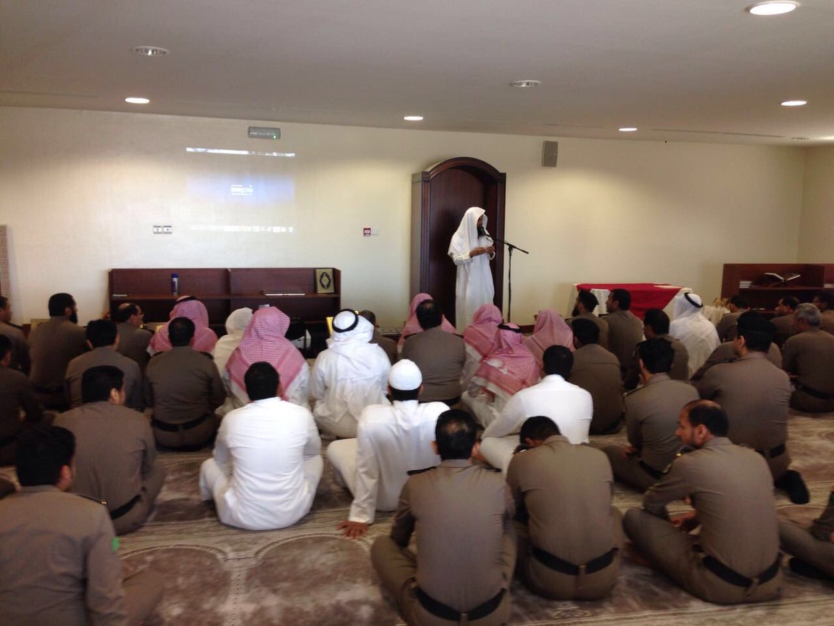 SnablSA's tweet photo. نائب مدير شرطة جدة يفتتح معرض بر الوالدين بمقر شرطة جدة والذي يقيمه المكتب 
#بلاغ
#balagh 
#جدة https://t.co/F3NYMoca0E