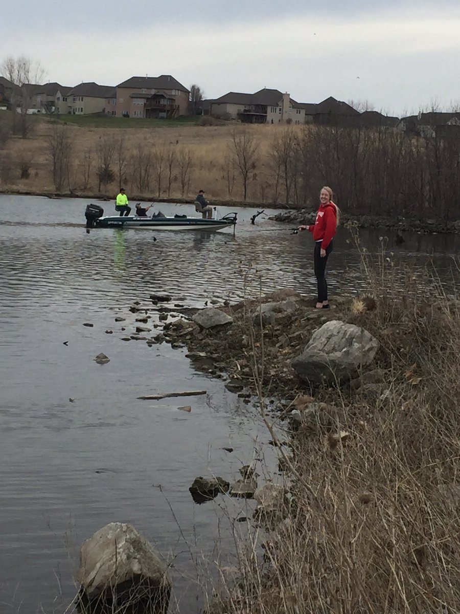plhsfishingchix's tweet photo. Pike out there showing those boaters what she's made of #proud https://t.co/yGb9efJcw8
